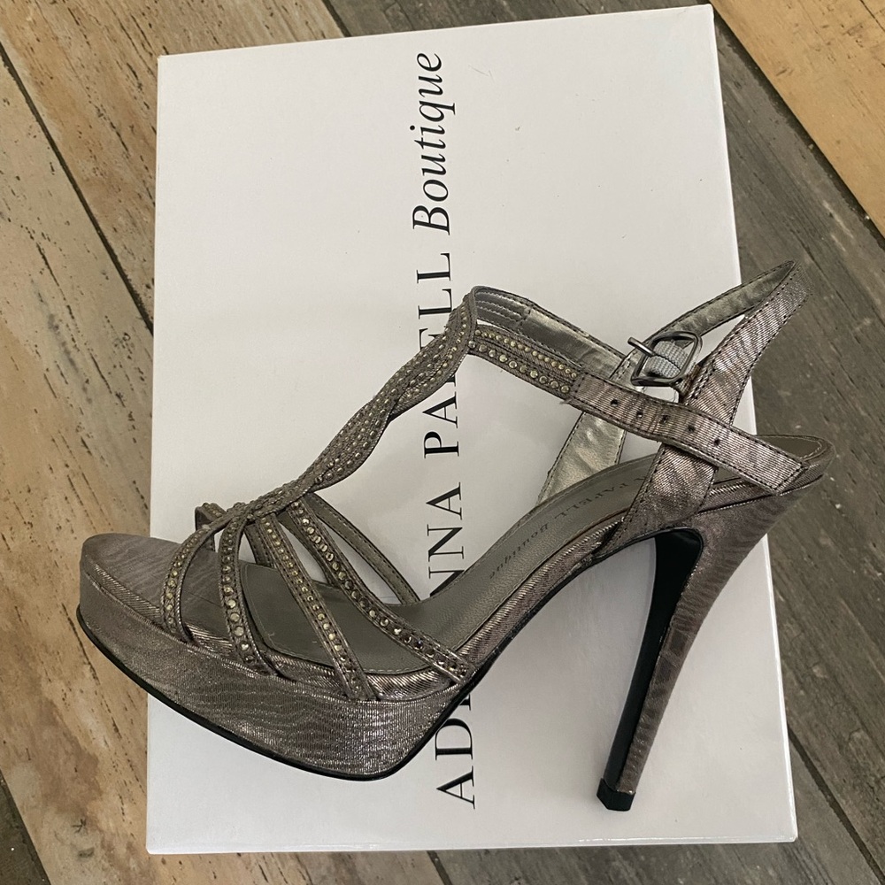 Women’s dress shoes. Adrianna Papell